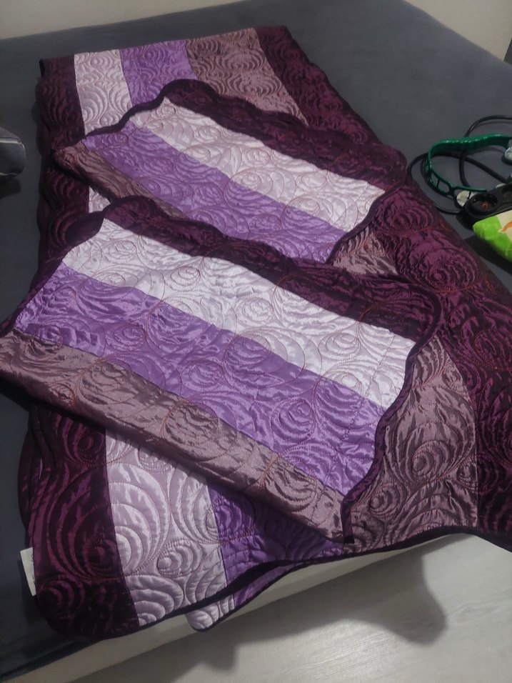 Mor İşlemeli Yatak Örtüsü.Sayılı kullanılmış olup sorunsuzdur - Görsel 2