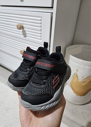 Skechers 19 numara ayakkabı