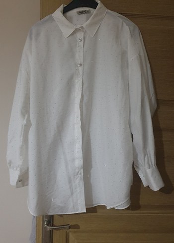 Beyaz Parlak Düğmeli Keten Gömlek - Görsel 4