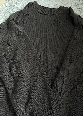 Siyah Oversize Yırtık Detaylı Triko Kazak