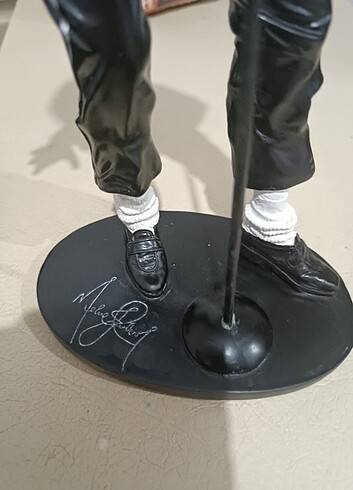 Beden Michael Jackson heykelcik