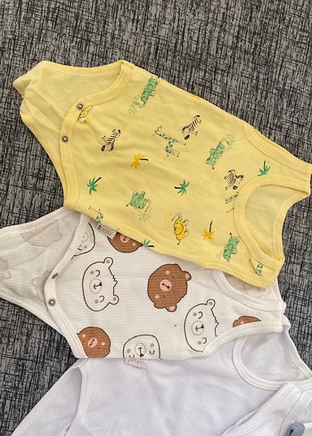 Sarı Nakışlı Düğmeli Bebek Body - Görsel 2