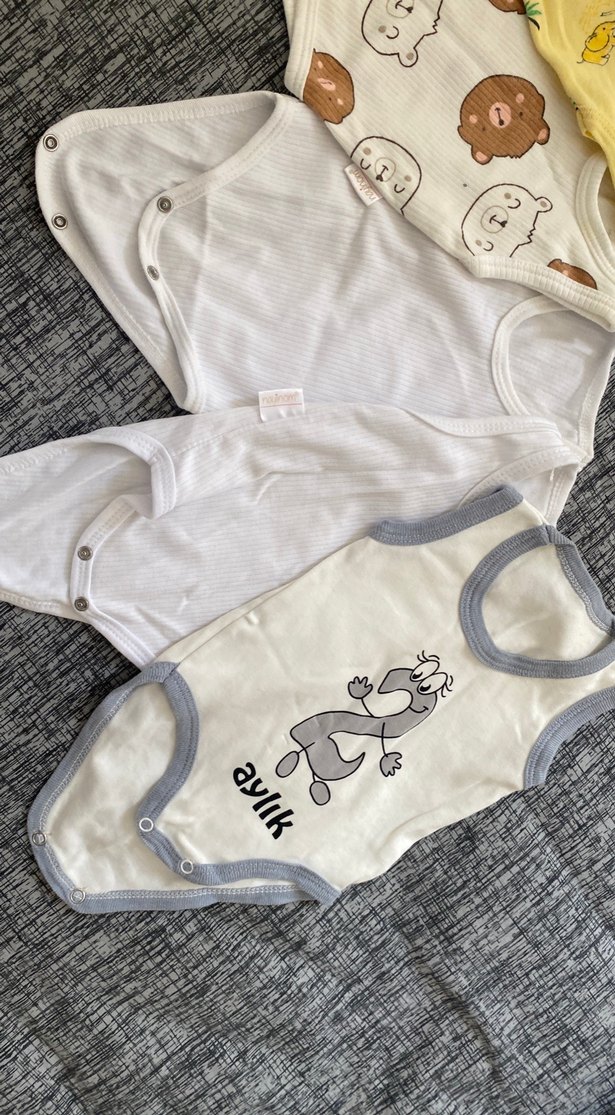 Sarı Nakışlı Düğmeli Bebek Body - Görsel 3