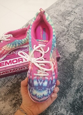 39,5 Beden Orjinal çok temiz skechers