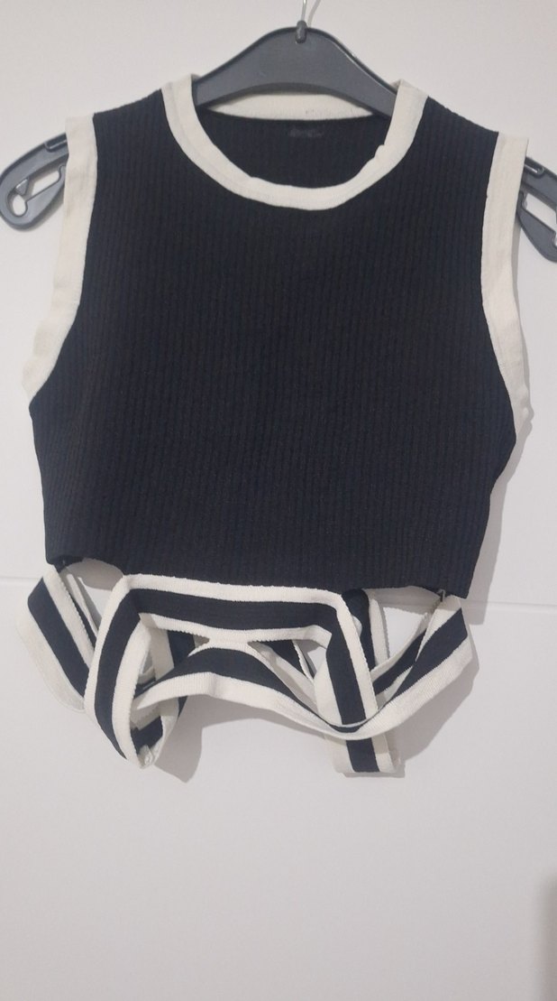 Kolsuz Crop Top - Görsel 2