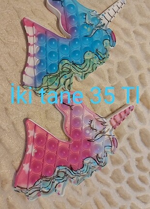 İki tane unicorn pop it 