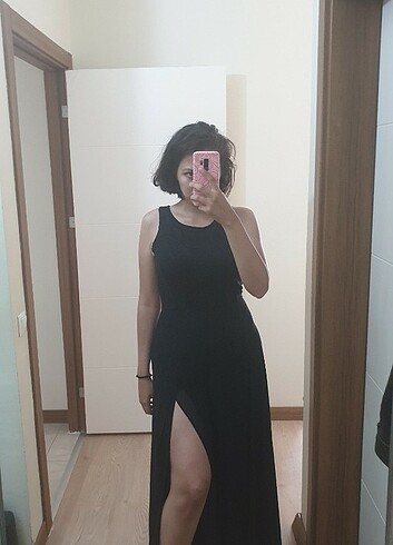Siyah abiye uzun yırtmaçlı elbise markası gusto