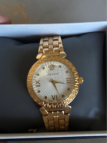  Beden Versace saat