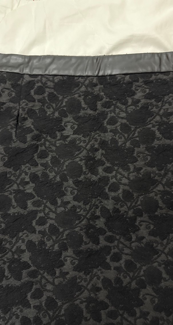 Dantel Detaylı Siyah Mini Etek - Görsel 2