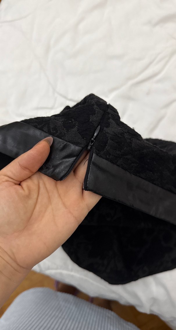 Dantel Detaylı Siyah Mini Etek - Görsel 4