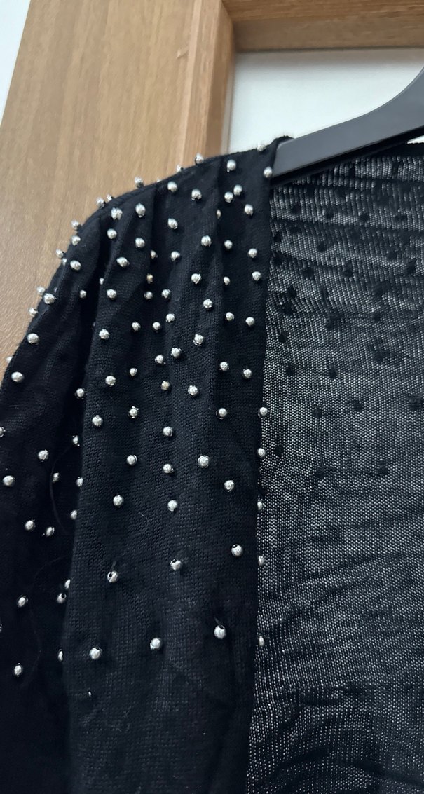 Boncuk Detaylı Siyah Uzun Kollu Kadın Hırka - Görsel 2