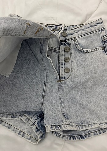 Düğmeli Gri Mini Kot Şort - Görsel 3