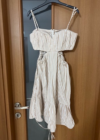 Bej Çizgili Midi Askılı Elbise