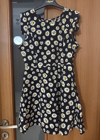 Çiçek Desenli Siyah Mini Elbise