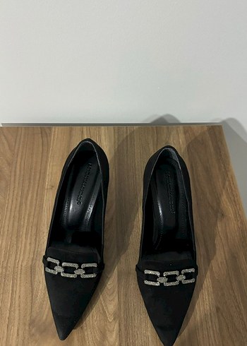 London & London Siyah Tokalı Stiletto Kadın Klasik Ayakkabı