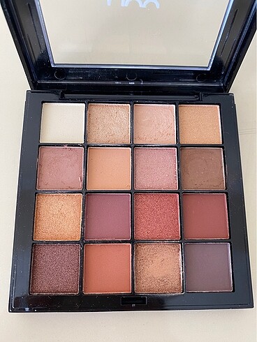 Beden NYX Göz Farı Paleti - Ultimate Shadow Pallette