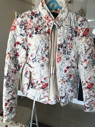 Zara Mont