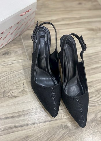Diğer Siyah Nakışlı Tokalı Stiletto Kadın Ayakkabı