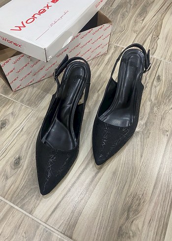 39 Beden Siyah Nakışlı Tokalı Stiletto Kadın Ayakkabı