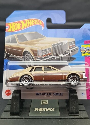 Hot Wheels 82 Cadillac Seville + Golf