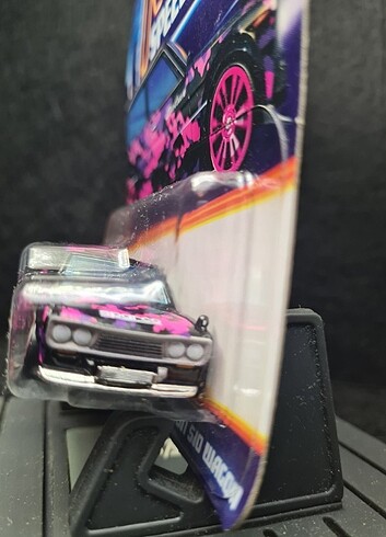 Beden Hot Wheels Datsun Neon Speeders