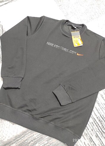 Nike Bay Sweatshirt Sıfır Etiketli 2 İplik Kompak Kumaş Unisex olarak
