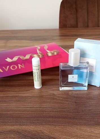 Avon kadın parfüm ve lip balm hediye seti