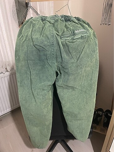 Urban Outfitters iets frans. kadife skate pant