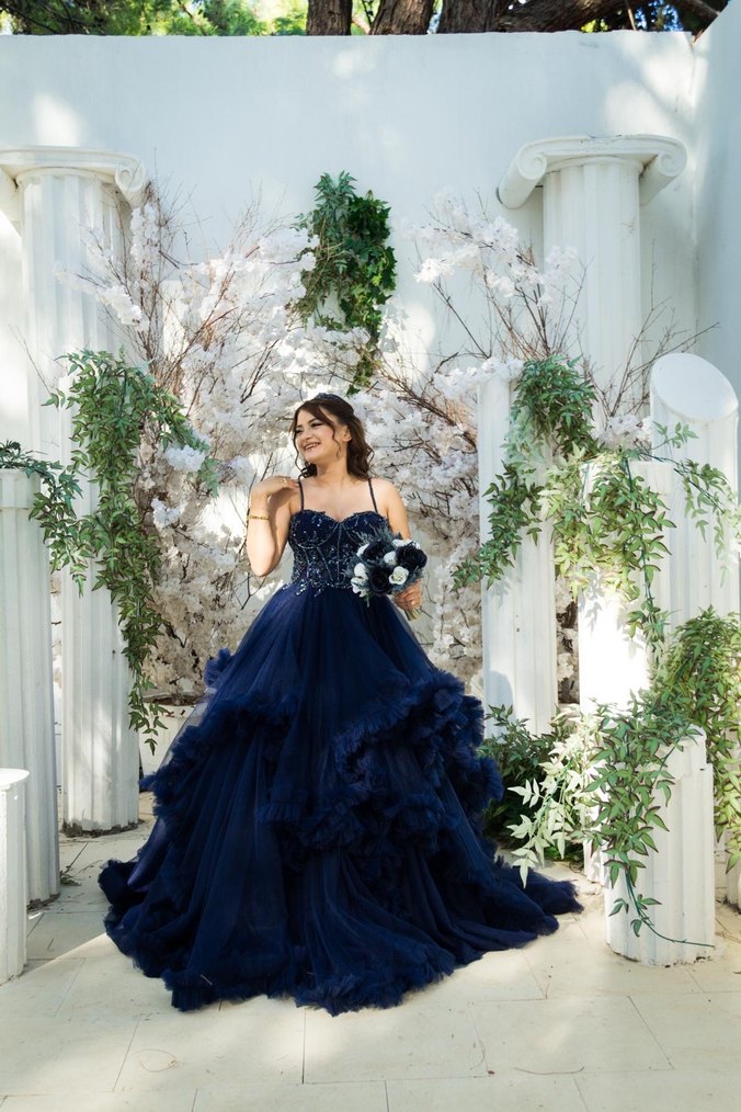 İnce Askılı Lacivert Nakışlı Uzun Abiye - Görsel 3