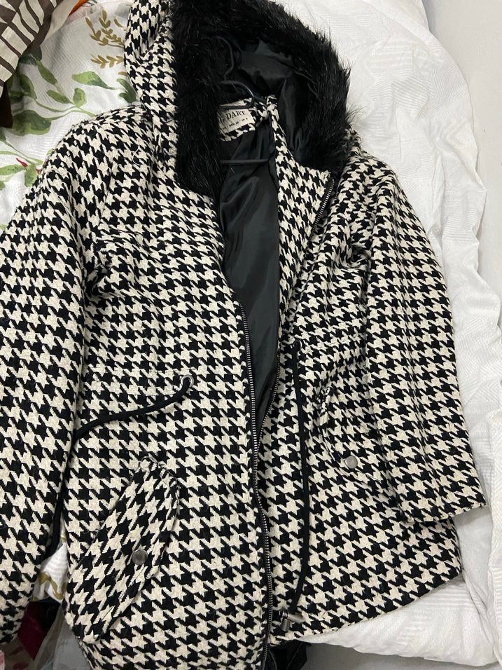 Kürk Detaylı Siyah Beyaz Desenli Kadın Kaban - Görsel 2