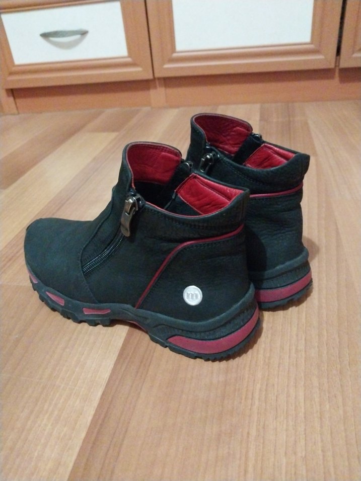 Siyah  Kadın Bot - Görsel 2