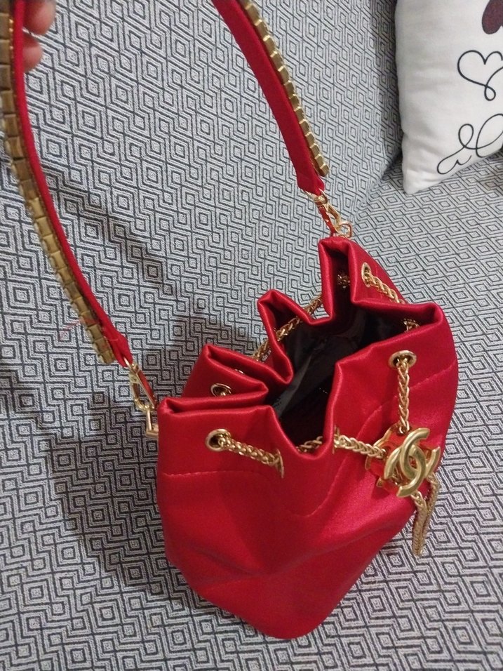 Kadın Parlak Kırmızı Payetli El Zinciri - Görsel 2