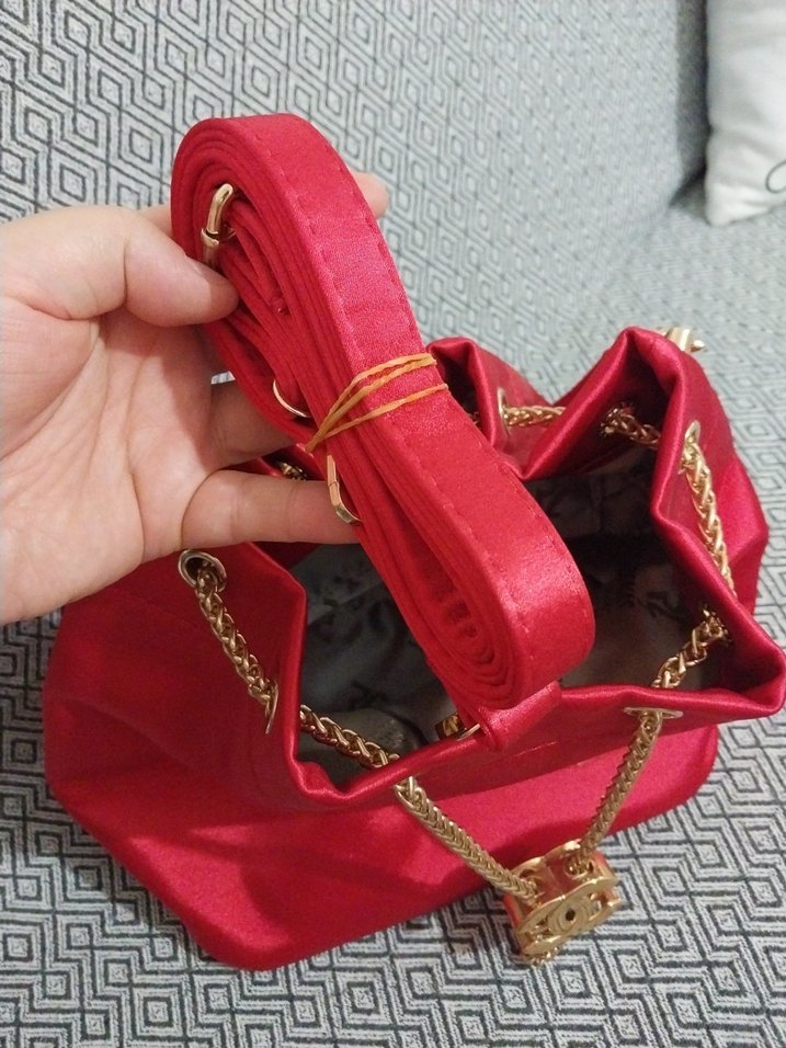 Kadın Parlak Kırmızı Payetli El Zinciri - Görsel 4