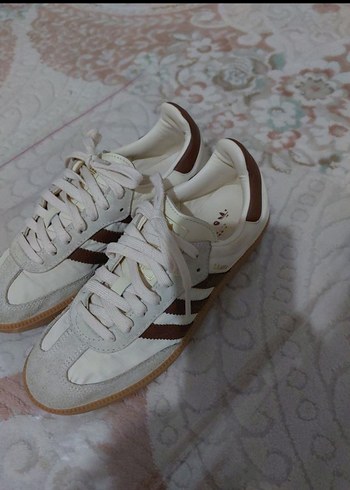 38,5 Beden Adidas spor ayakkabi