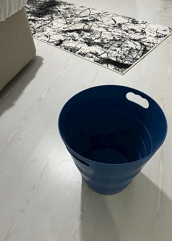  Beden Koyu Kahverengi Ahşap Raflı Metal Ayaklı Masa