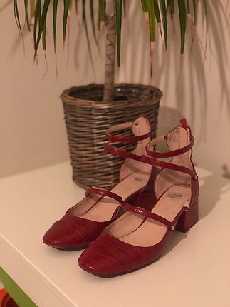 Zara ZARA TRF 37 NO KIrMIZI RUGAN AYAKKABı