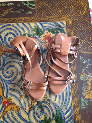 STRADIVARIUS GERÇEK DERİ SANDALET 39 NO