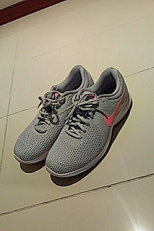 Nike spor ayakkabı 39 numara