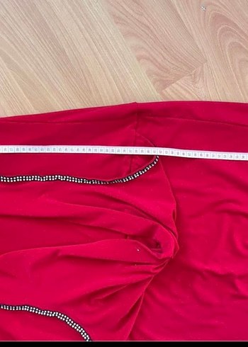 Kırmızı elbise - Görsel 4