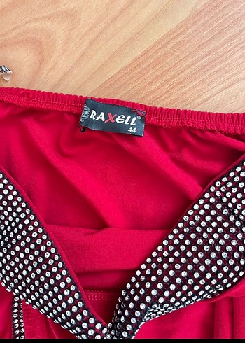 Kırmızı elbise - Görsel 2