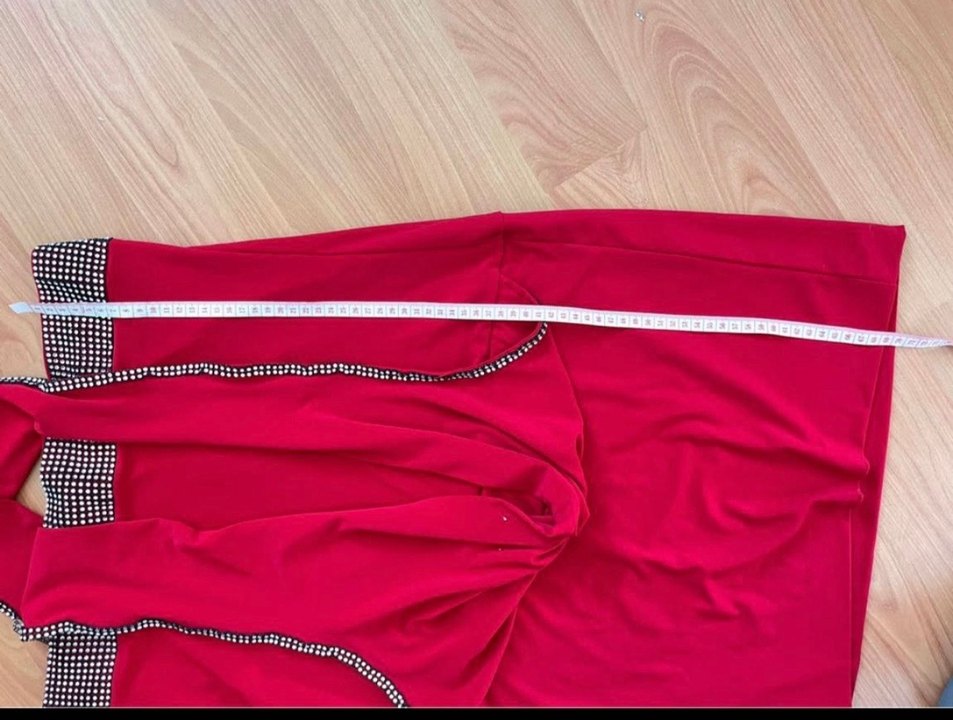 Kırmızı elbise - Görsel 4