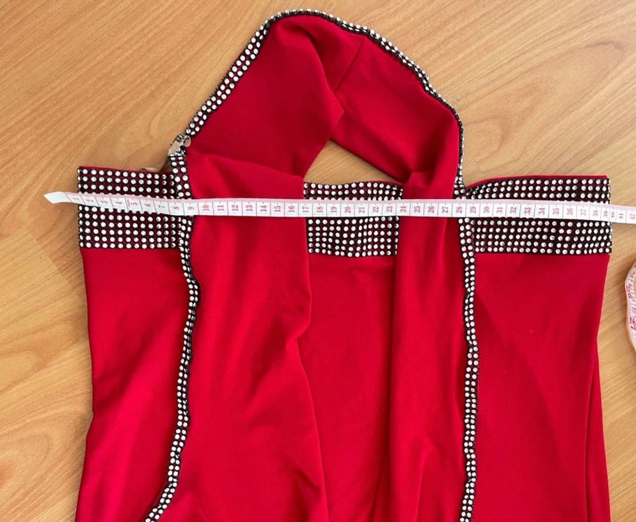 Kırmızı elbise - Görsel 3