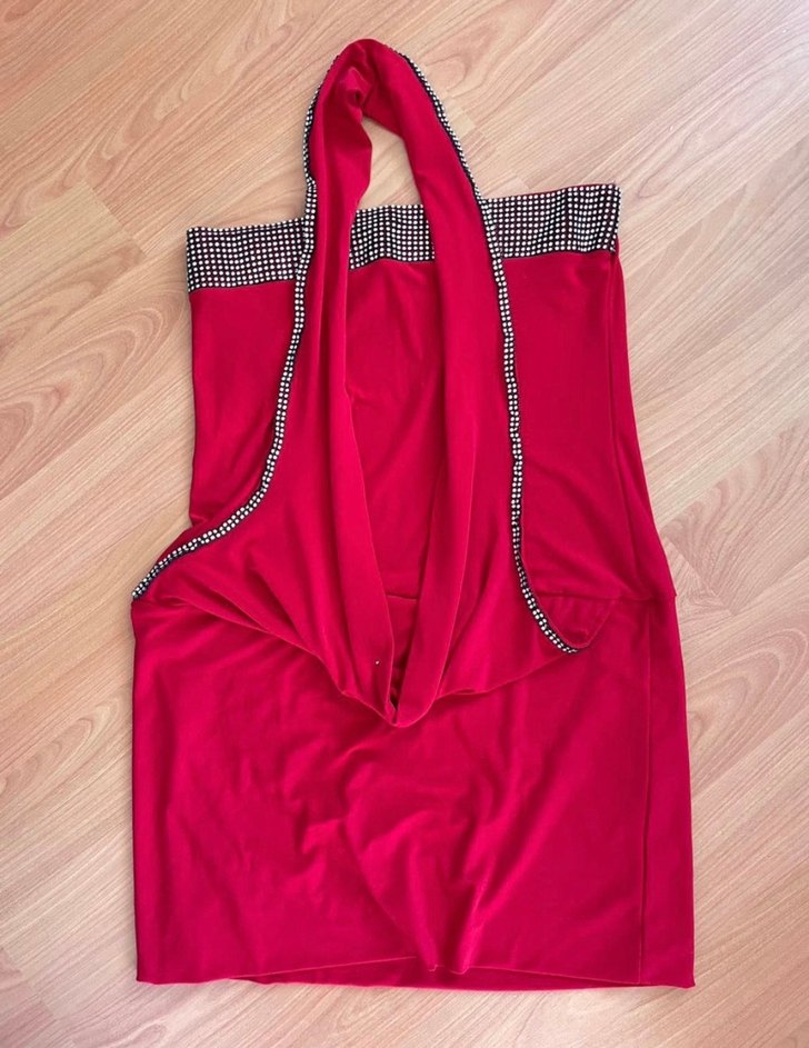 Kırmızı elbise - Görsel 5