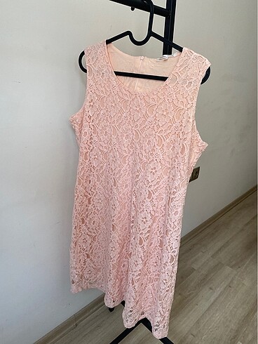 Toz Pembe Dantelli Midi Elbise