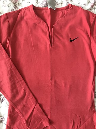 Nike üst