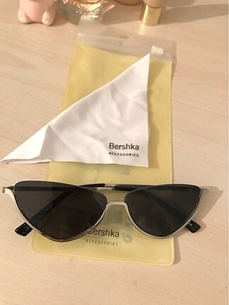 Bershka siyah gözlük