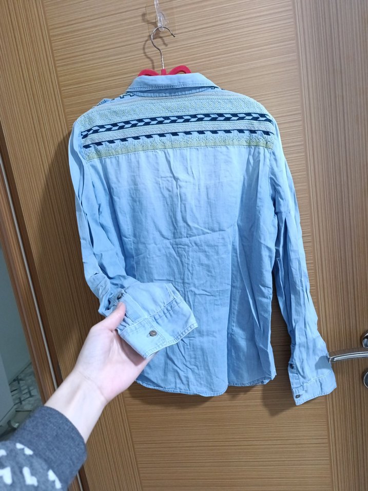 Nakışlı Gri Denim Kadın Gömlek - Görsel 4