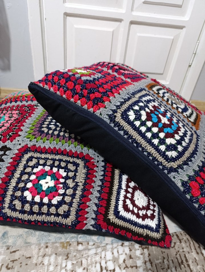 Renkli Desenli Örgü minder 1 adet fiyatıdır - Görsel 2