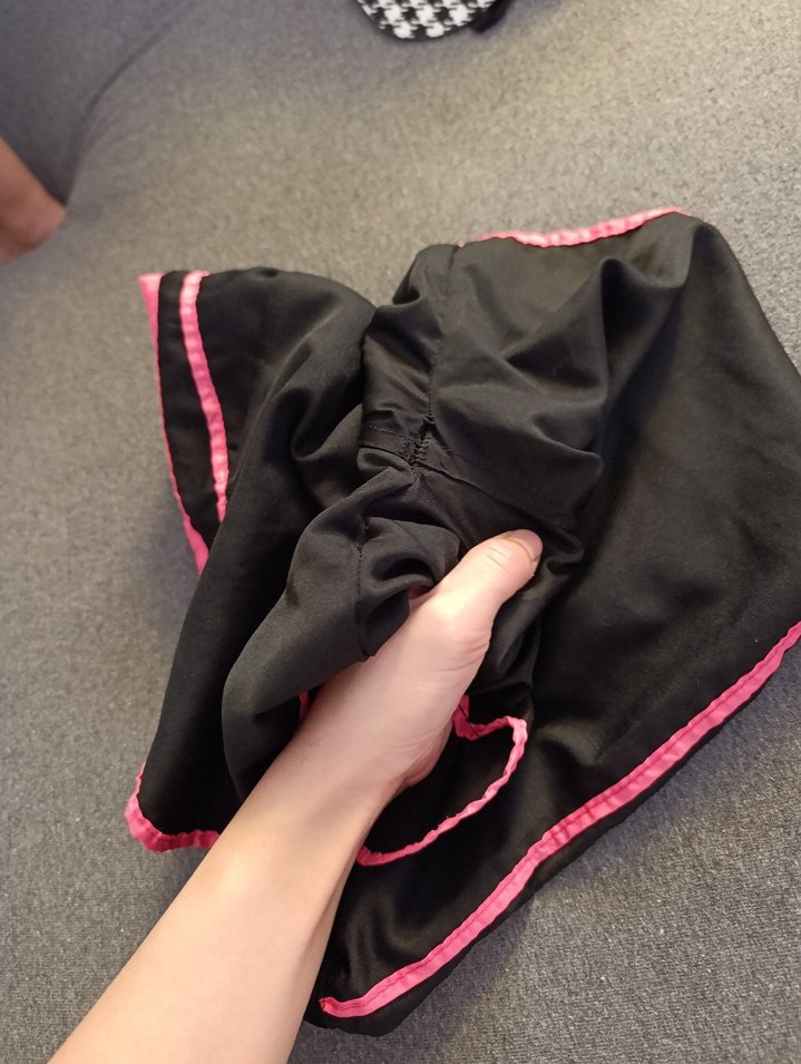 Pembe Detaylı Siyah Mini Spor Şort - Görsel 4