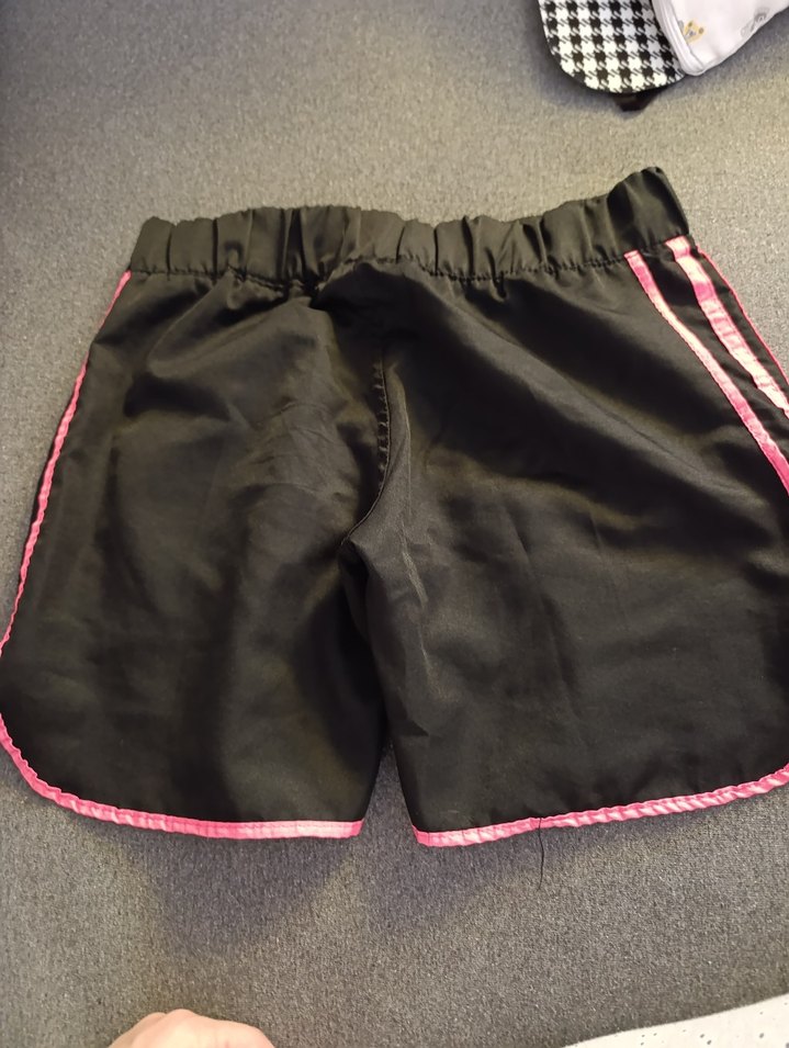 Pembe Detaylı Siyah Mini Spor Şort - Görsel 3